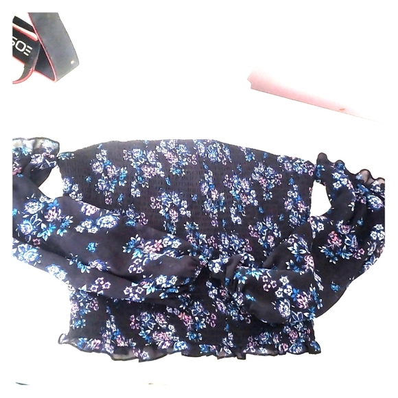 Wild Fable Floral Print Smocked Top Women’s Sz Medium Boho Hippie - Picture 6 of 6